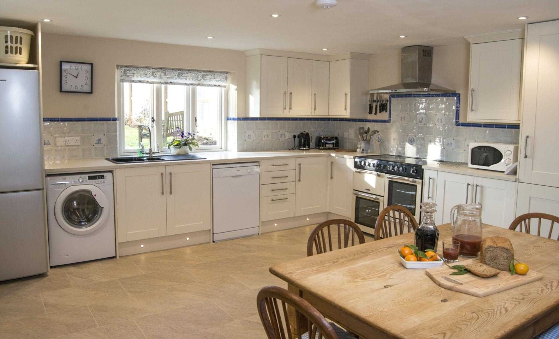 West End, Kingham, Image 2