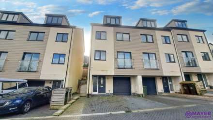 Warelwast Close, Plympton