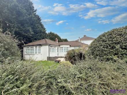 3 Bedroom Detached Bungalow, Woodford Avenue, Plympton