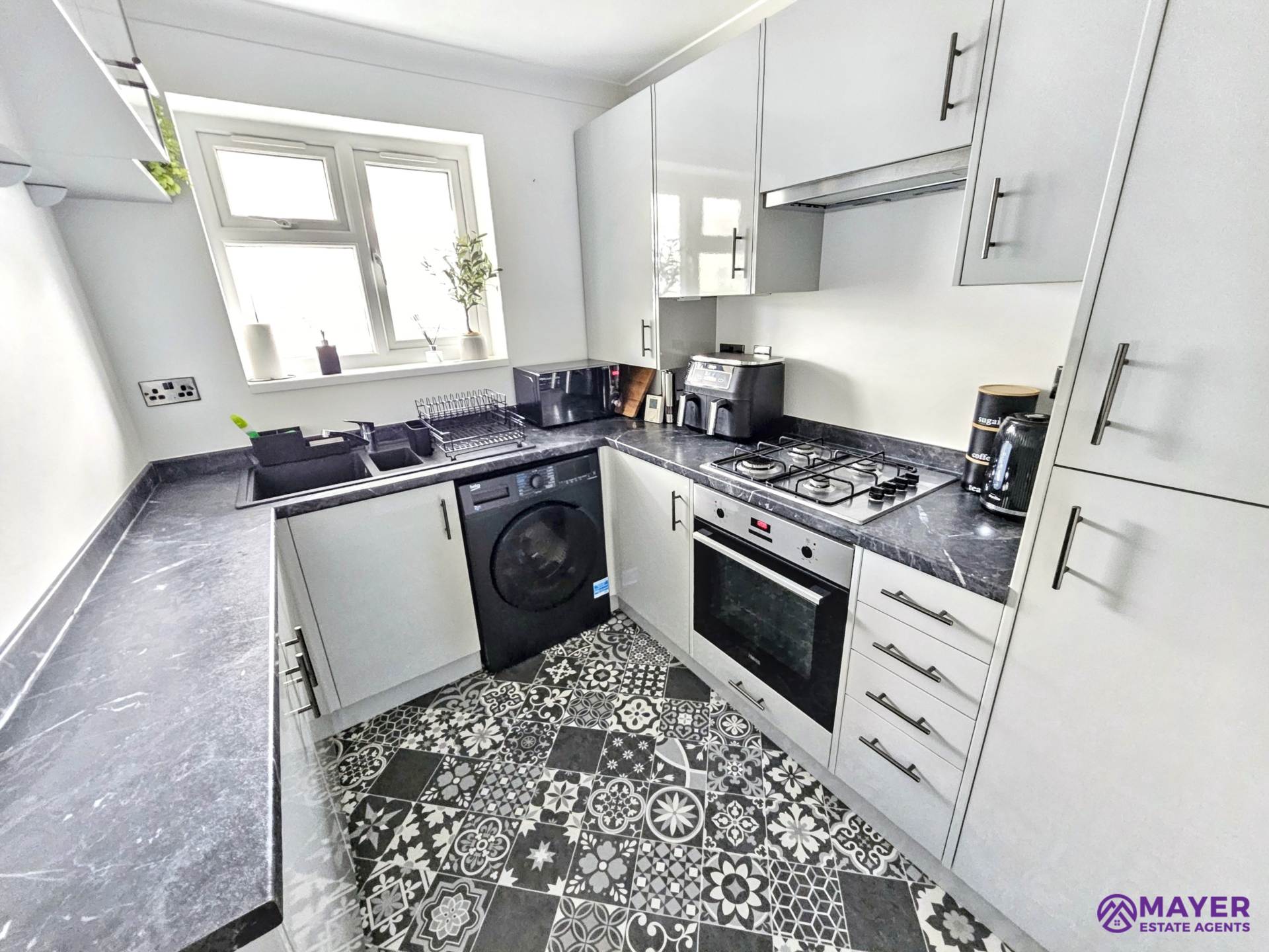 Woodford Avenue, Plymouth, Image 3