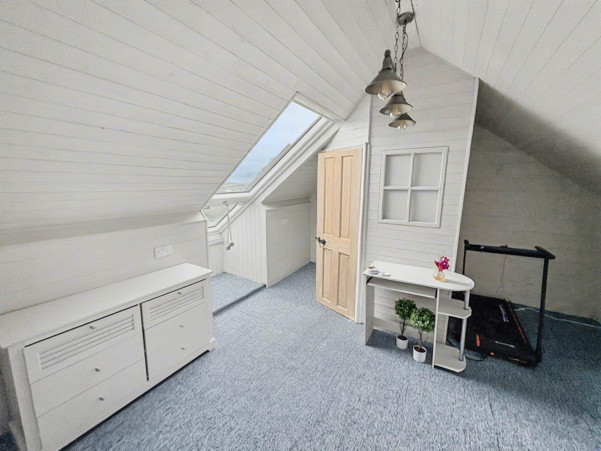 Darwin Crescent, Plymouth, Image 13