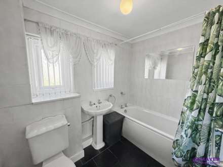 Well Gardens, Plymouth, Image 14