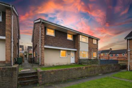 230 Lisheen Avenue, Glasshoughton, Castleford, West Yorkshire, WF10 4NB, Image 2