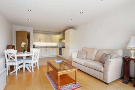 32 The Courtyard, Fortfield Square, College Drive, Terenure, D6W DW02, Image 3