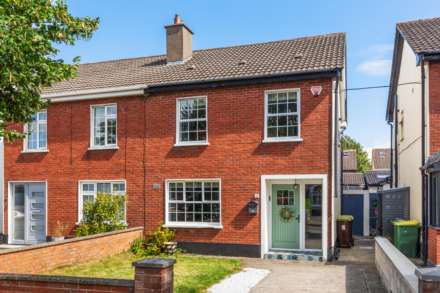 3 Bedroom Semi-Detached, 39 Pineview Avenue, Aylesbury, D24 H6XP