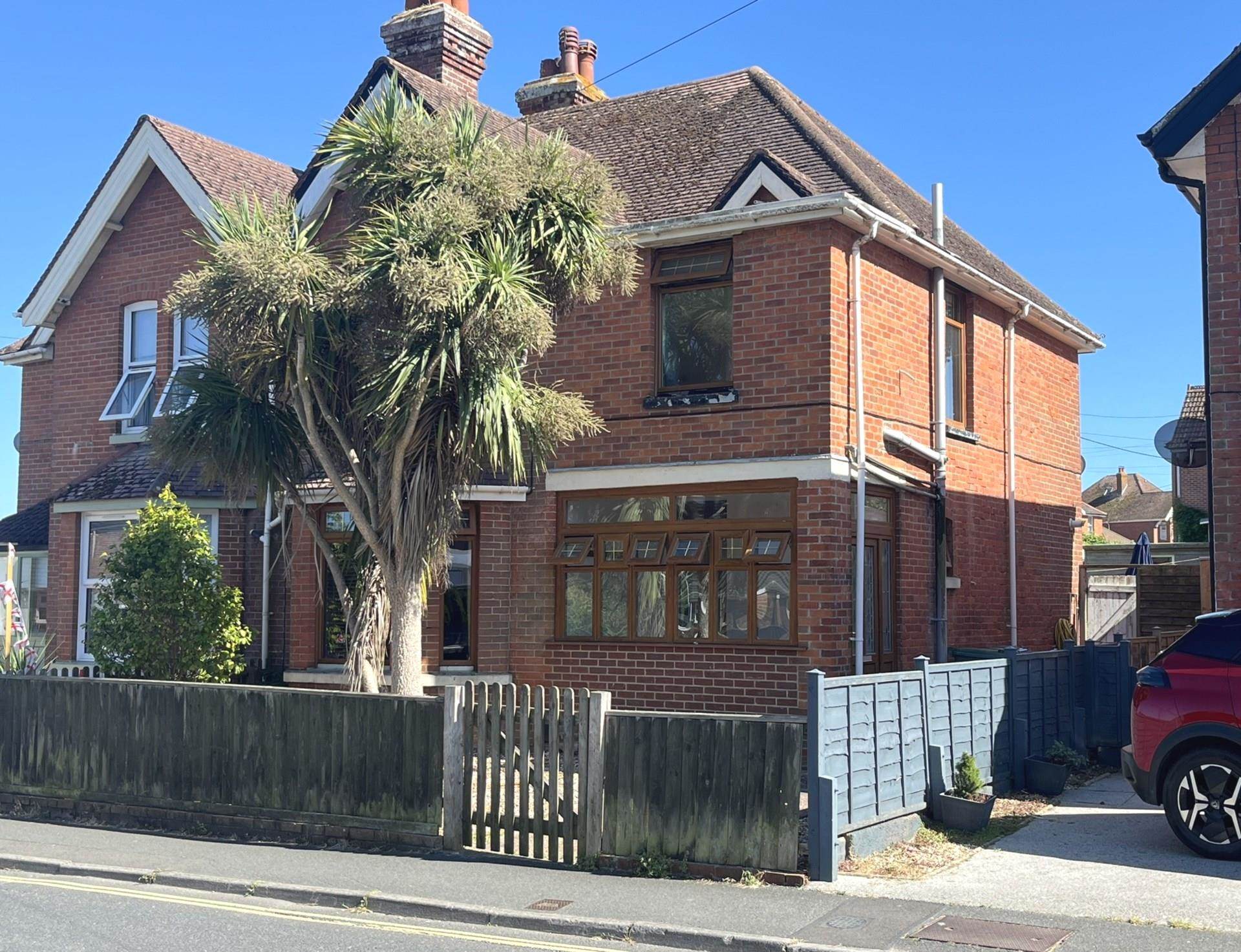 The Avenue, Totland Bay, Image 1