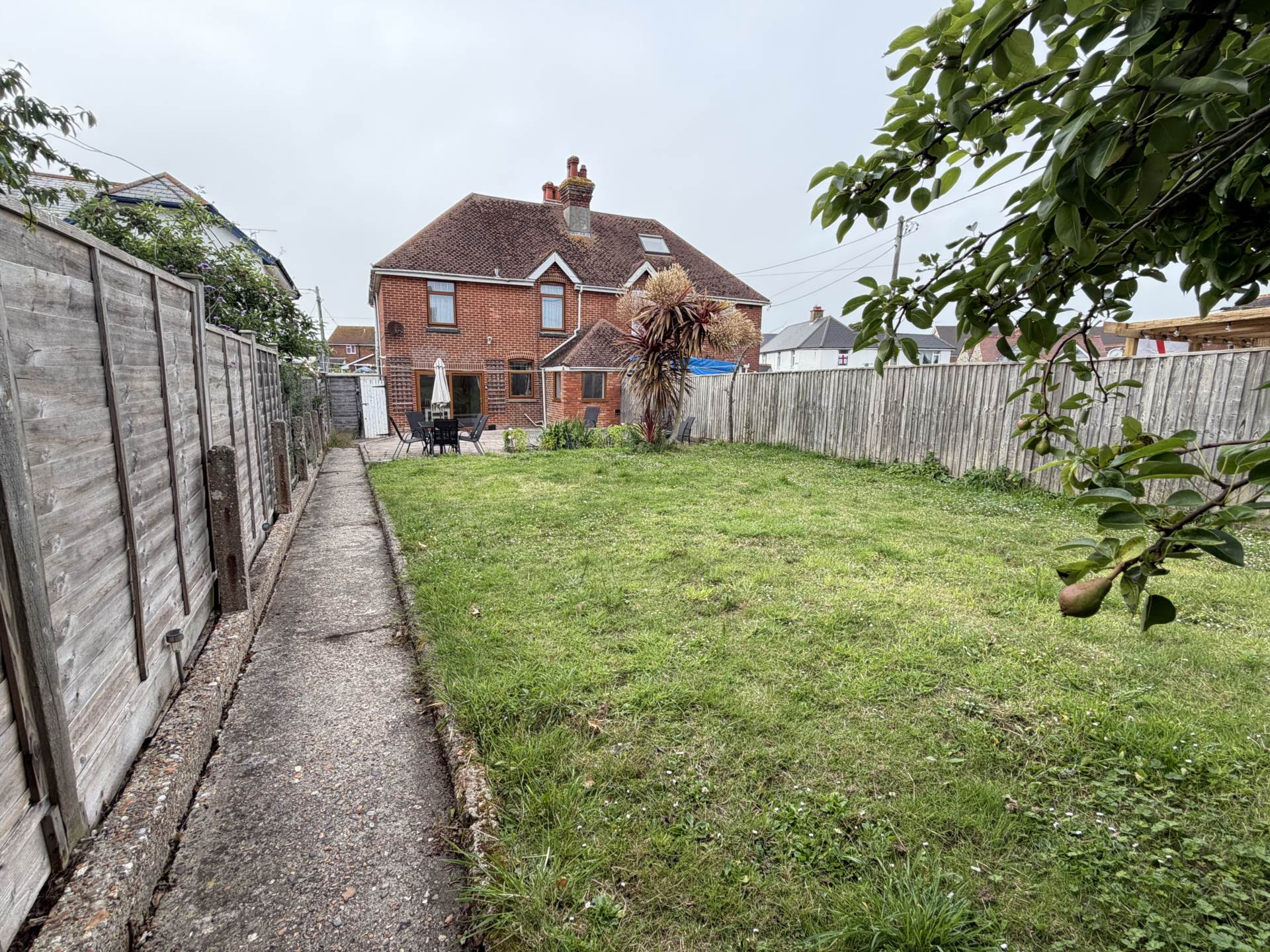 The Avenue, Totland Bay, Image 12