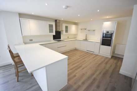 FIRST FLOOR APARTMENT, PARK LANE, Poynton, SK12 1RD, Image 3