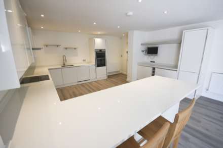 FIRST FLOOR APARTMENT, PARK LANE, Poynton, SK12 1RD, Image 4