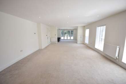 FIRST FLOOR APARTMENT, PARK LANE, Poynton, SK12 1RD, Image 5