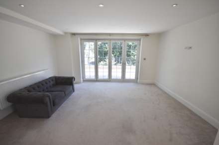 FIRST FLOOR APARTMENT, PARK LANE, Poynton, SK12 1RD, Image 6