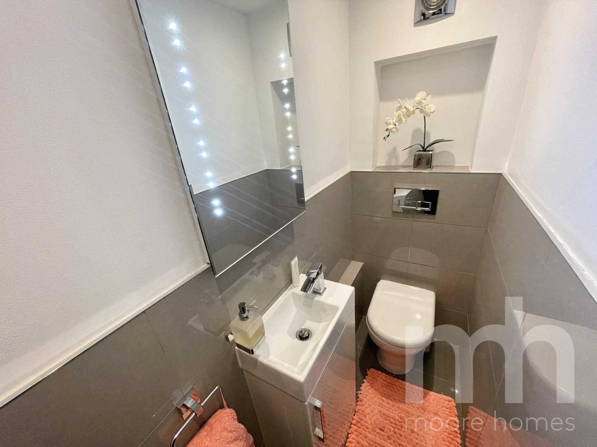 ROGER HEY, Cheadle Hulme SK8 5LN, Image 12