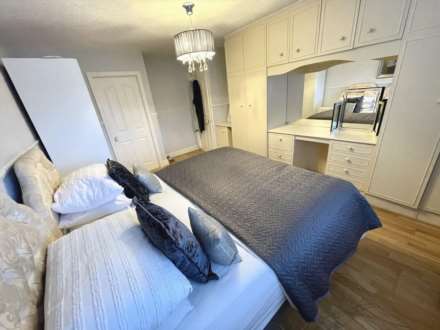 ROGER HEY, Cheadle Hulme SK8 5LN, Image 15