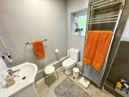 CLYSBARTON COURT, Bramhall Park Road, Bramhall SK7 3NP, Image 11