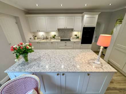LINNEY ROAD, Bramhall SK7 3JW, Image 14