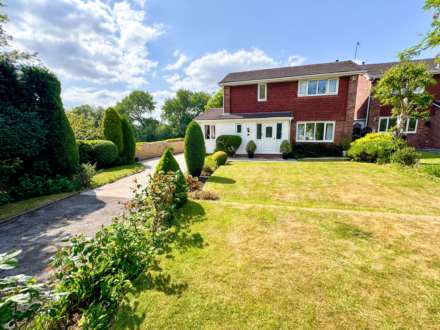 3 Bedroom Detached, LINNEY ROAD, Bramhall SK7 3JW