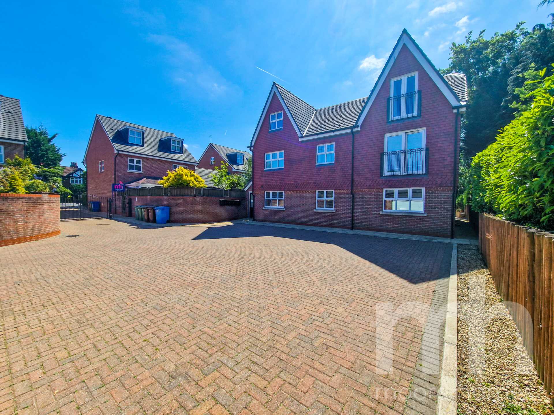 PENTHOUSE APARTMENT, ACK LANE WEST, Cheadle Hulme SK8 7EL, Image 2