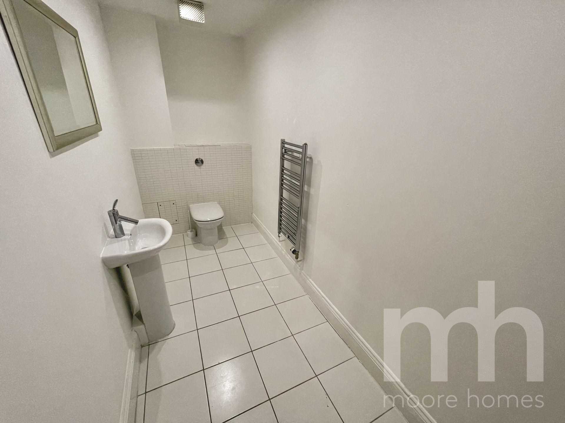 PENTHOUSE APARTMENT, ACK LANE WEST, Cheadle Hulme SK8 7EL, Image 8