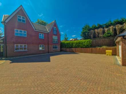 PENTHOUSE APARTMENT, ACK LANE WEST, Cheadle Hulme SK8 7EL, Image 16