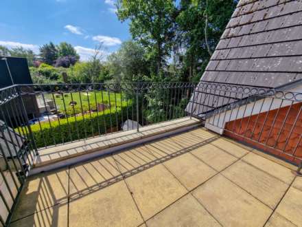 PENTHOUSE APARTMENT, ACK LANE WEST, Cheadle Hulme SK8 7EL, Image 3