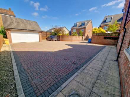 PENTHOUSE APARTMENT, ACK LANE WEST, Cheadle Hulme SK8 7EL, Image 4