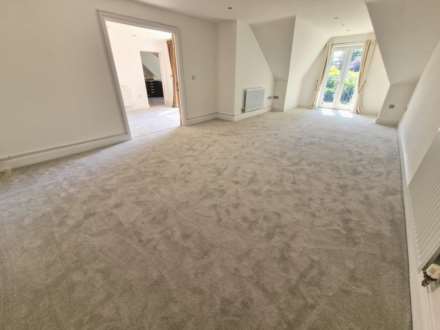 PENTHOUSE APARTMENT, ACK LANE WEST, Cheadle Hulme SK8 7EL, Image 6