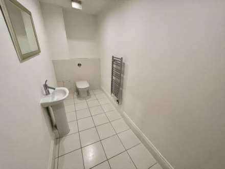 PENTHOUSE APARTMENT, ACK LANE WEST, Cheadle Hulme SK8 7EL, Image 8