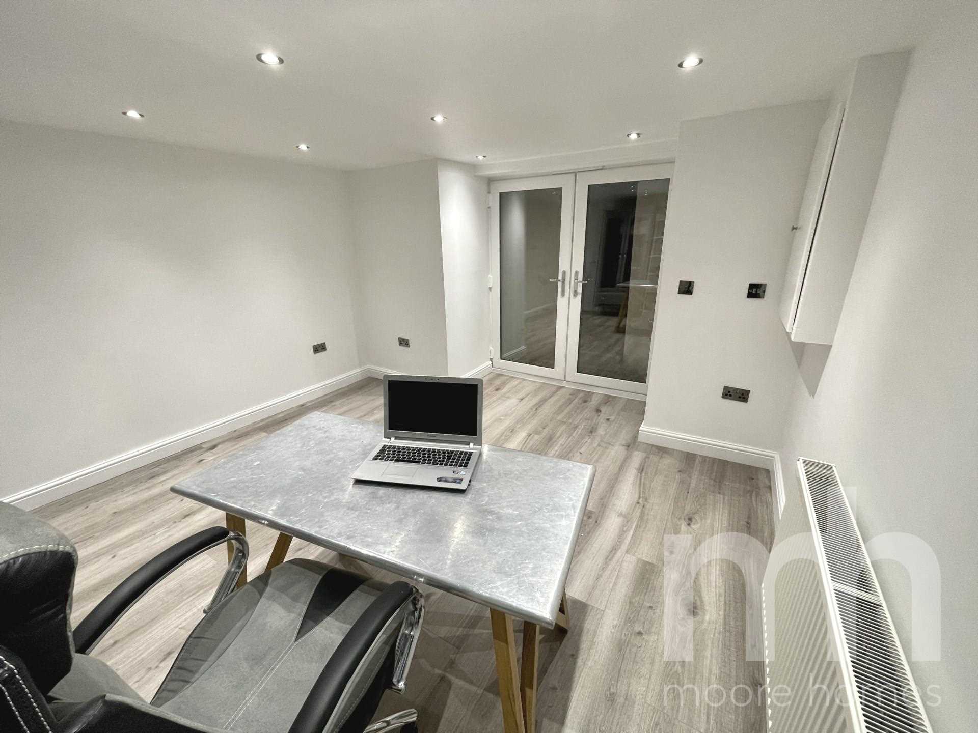 BRAMHALL LANE SOUTH, Bramhall SK7 2NG, Image 9