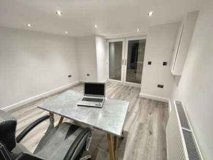 BRAMHALL LANE SOUTH, Bramhall SK7 2NG, Image 9