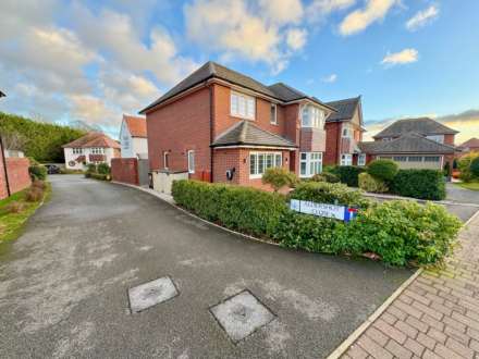 CHADWICK AVENUE, Woodford SK7 1SJ