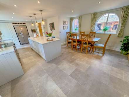 ALTRINCHAM ROAD, Styal SK9 4LJ, Image 3
