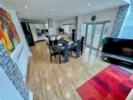BRAMLEY ROAD, Bramhall SK7 2DW, Image 4