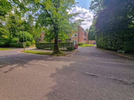 CLYSBARTON COURT, Bramhall Park Road, Bramhall SK7 3NP, Image 6