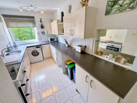 CLYSBARTON COURT, Bramhall Park Road, Bramhall SK7 3NP, Image 3