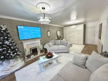 CLYSBARTON COURT, Bramhall Park Road, Bramhall SK7 3NP, Image 6