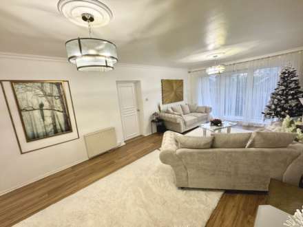 CLYSBARTON COURT, Bramhall Park Road, Bramhall SK7 3NP, Image 7