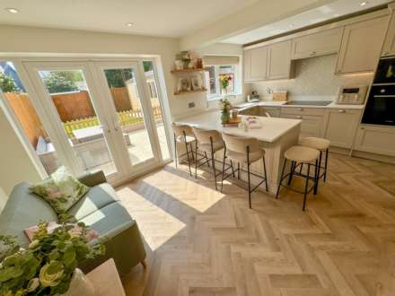 GLASTONBURY AVENUE, Cheadle Hulme SK8 7PS, Image 4