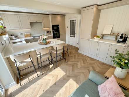 GLASTONBURY AVENUE, Cheadle Hulme SK8 7PS, Image 8