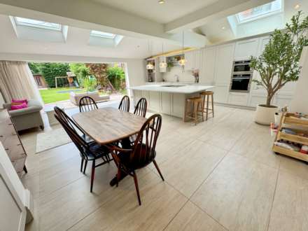 OUTWOOD ROAD, Heald Green SK8 3JQ, Image 3