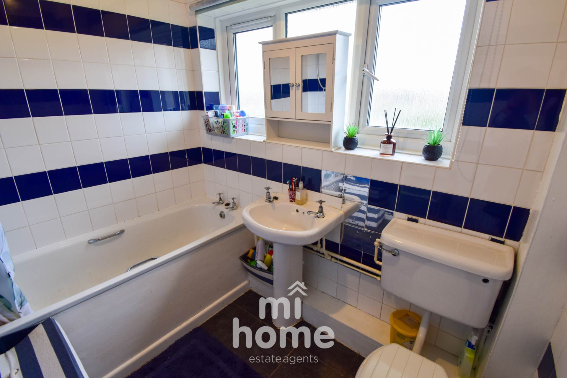 Property For Sale The Close, Kirkham, PR4 2UL Mi Home Estate Agents