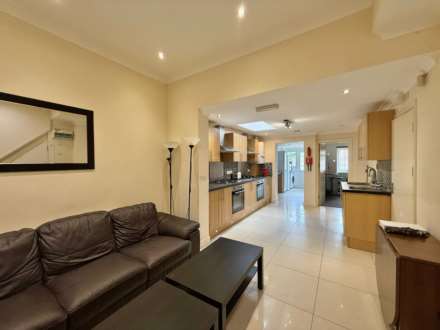 8 Bedroom Terrace, Blenheim Road, Reading