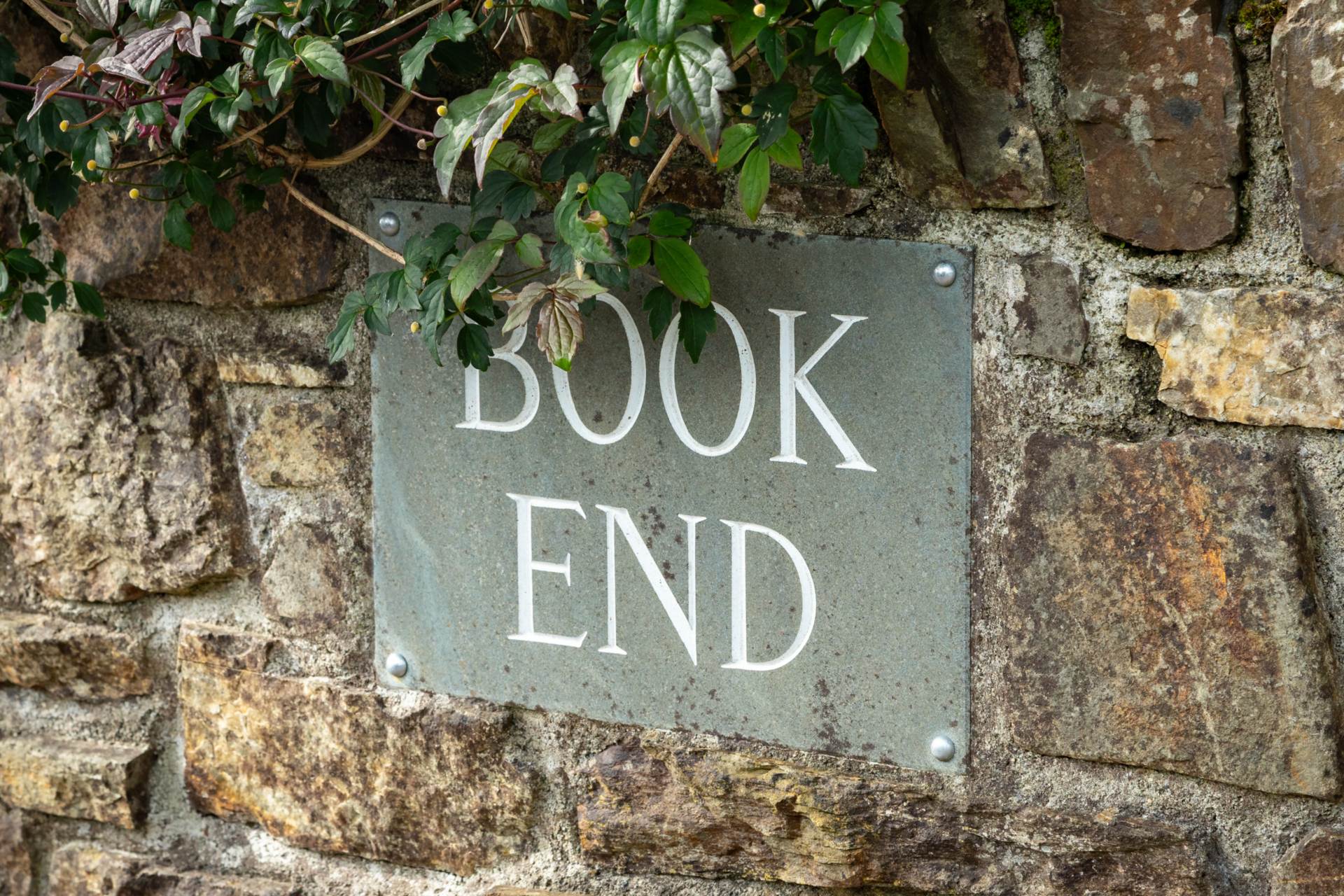 “Book End”, Sarue, Reenascreena, Rosscarbery, Co. Cork P85 D853 “Book End”, Sarue, Reenascreena, Rosscarbery, Co. Cork P85 D853