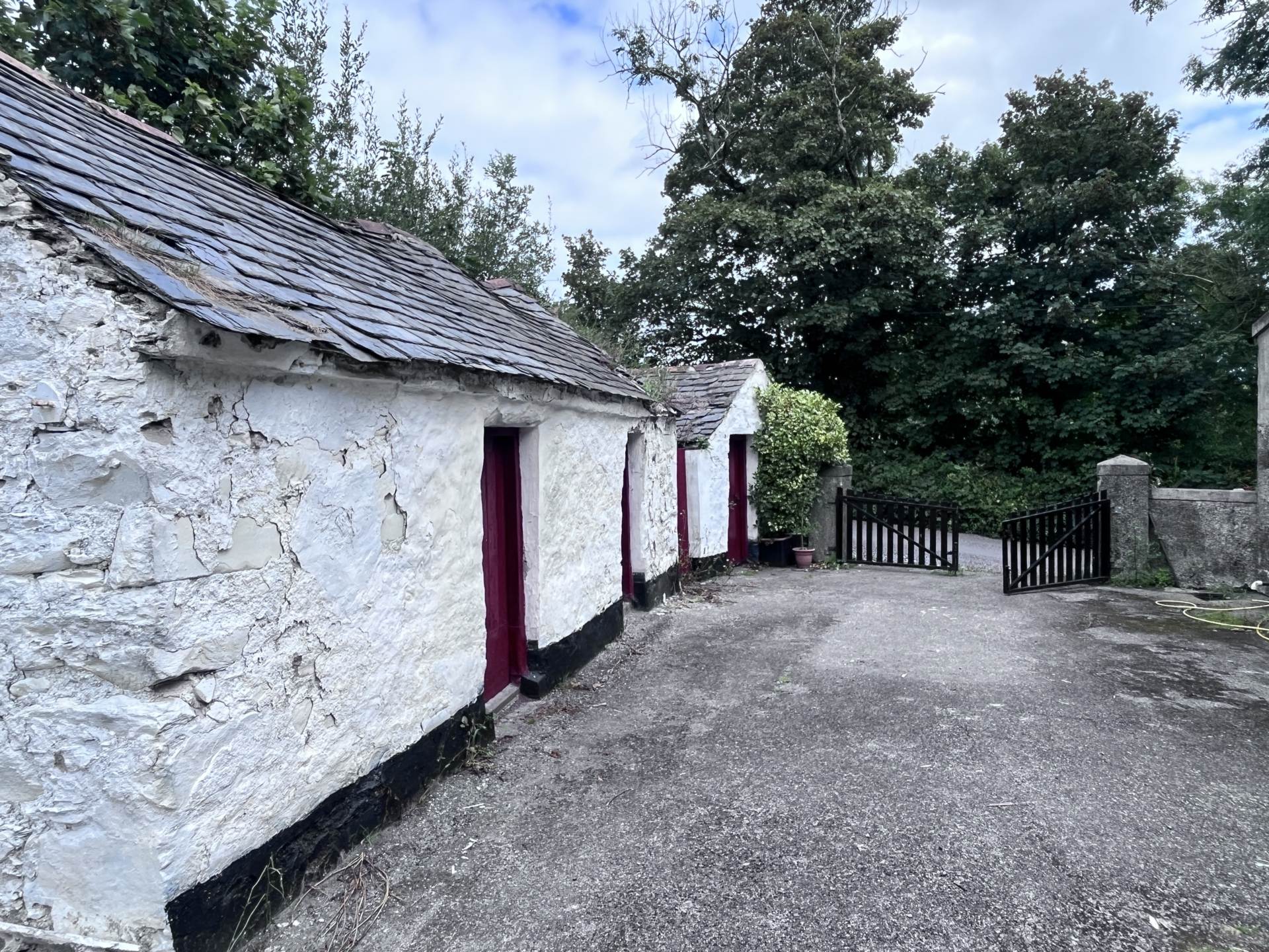 Caherkirky House, Rossmore, Clonakilty, Co. Cork P85 RX32 Caherkirky House, Rossmore, Clonakilty, Co. Cork P85 RX32