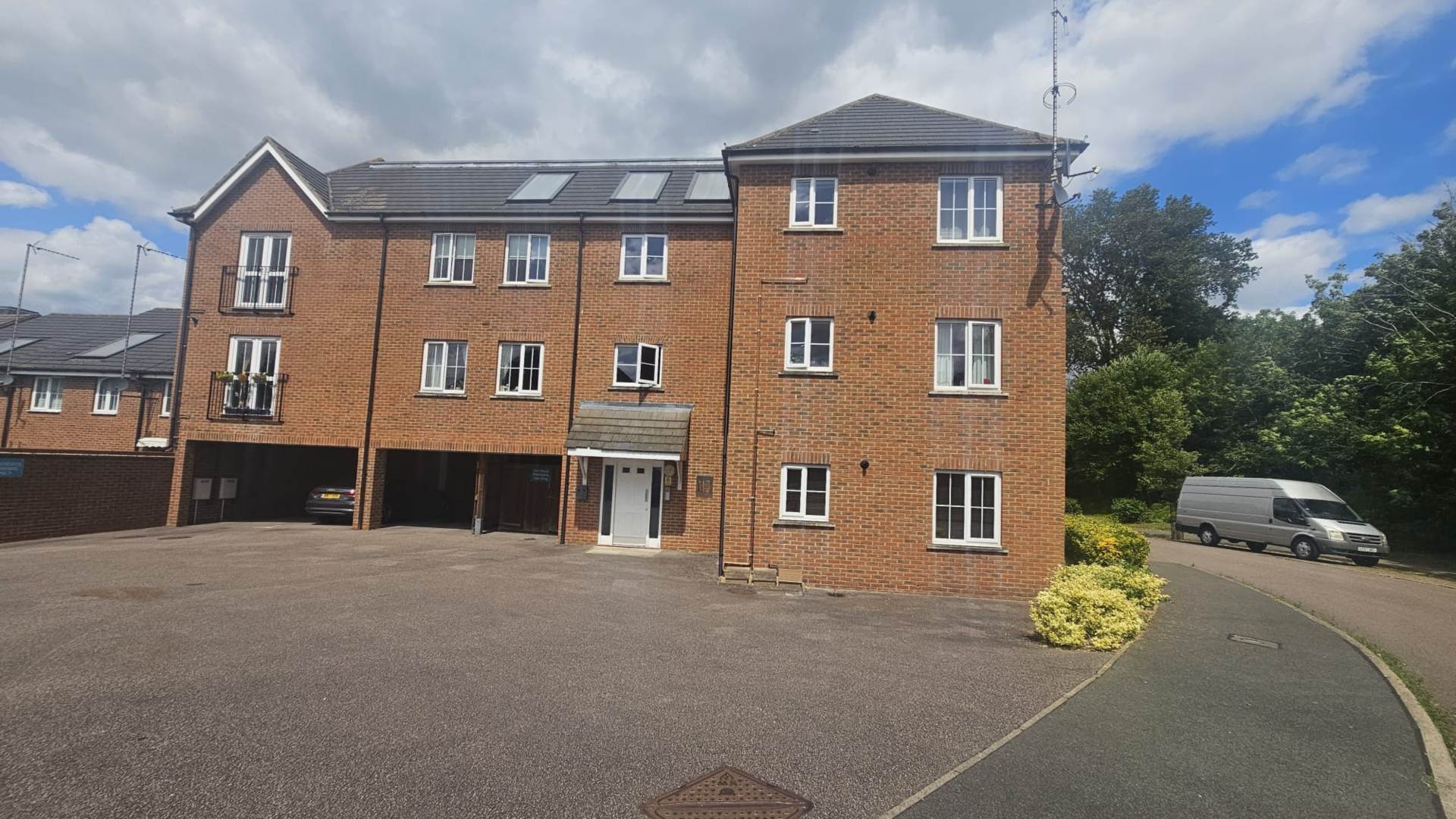 Cable Crescent, Woburn Sands, Image 1
