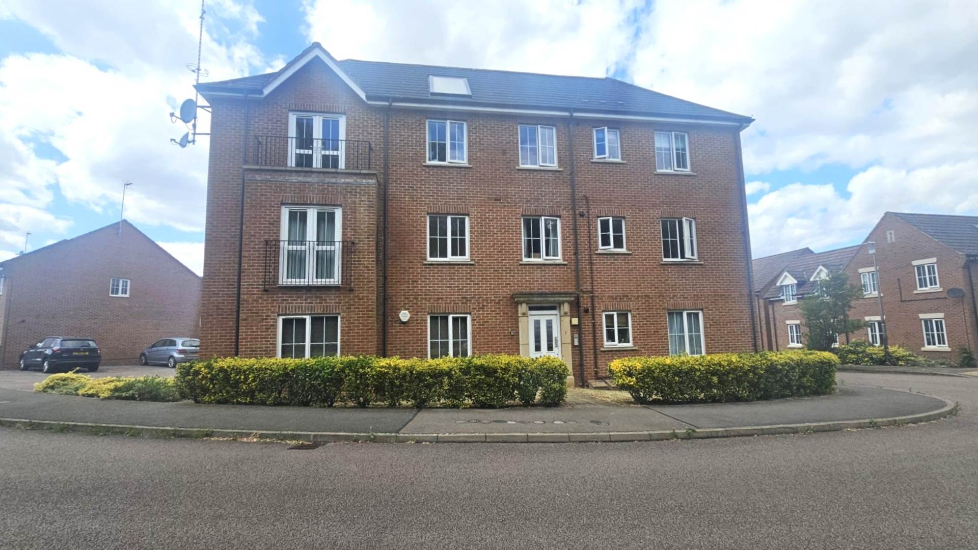 Cable Crescent, Woburn Sands, Image 2