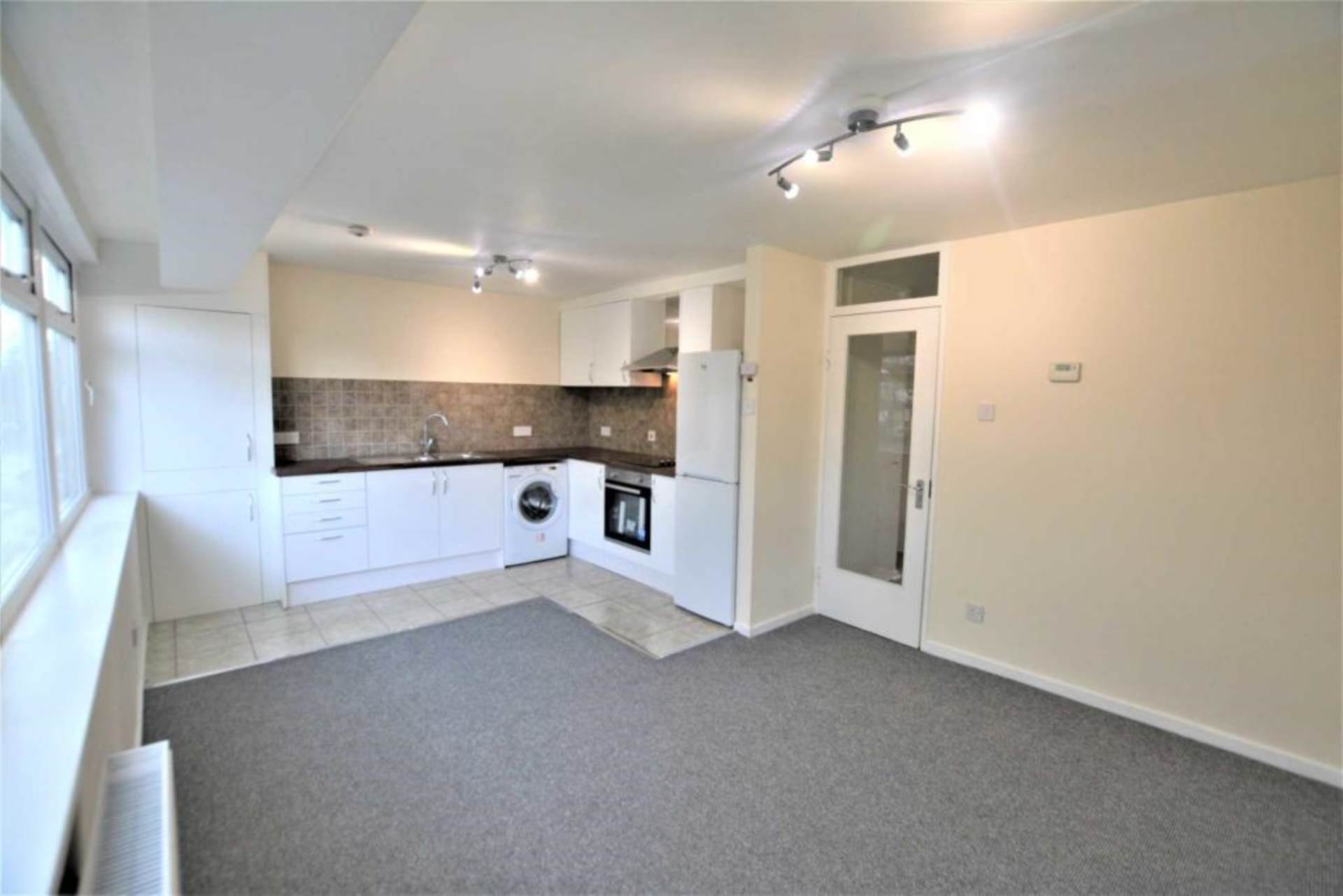 Gurnards Avenue, Fishermead, Image 3