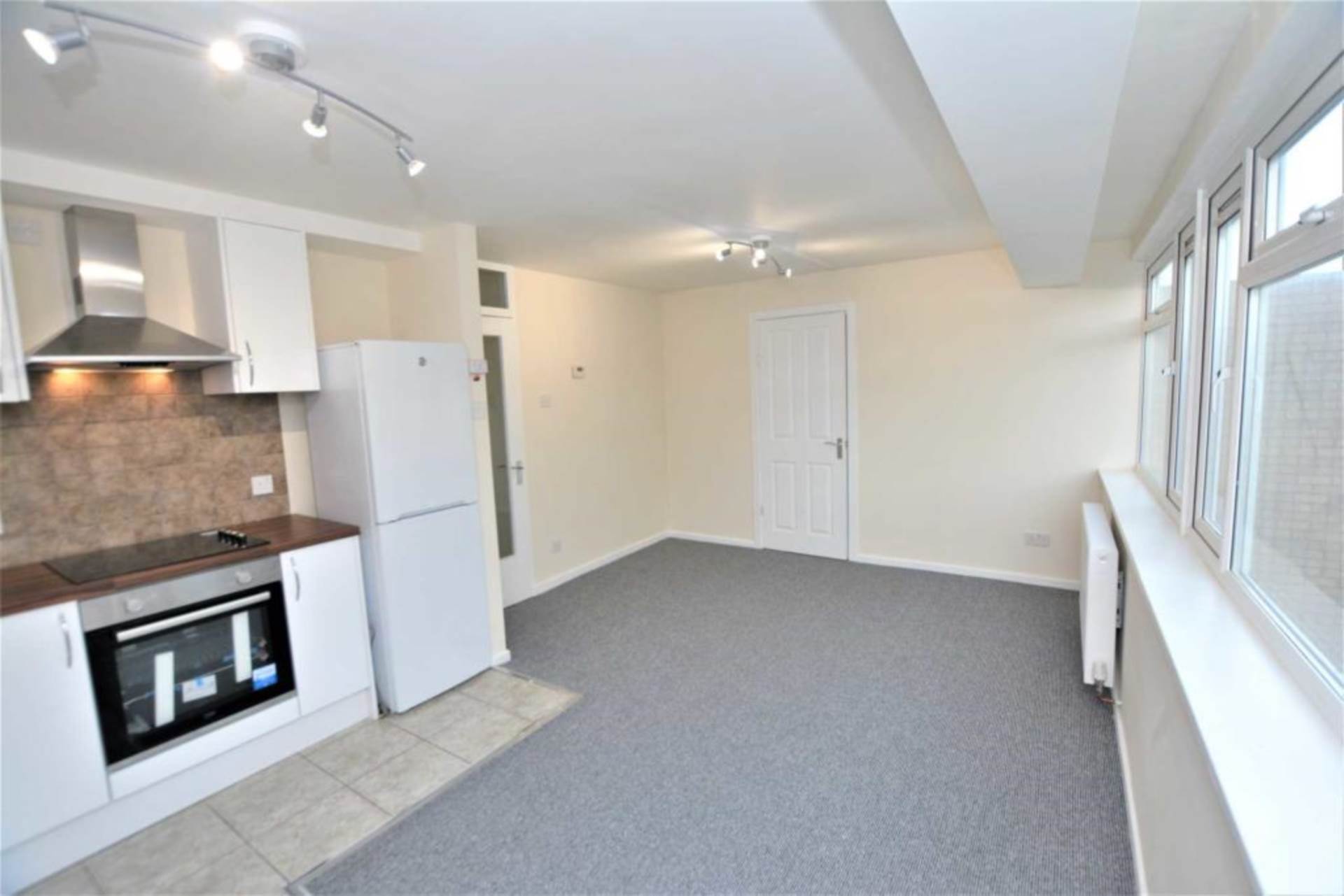 Gurnards Avenue, Fishermead, Image 4