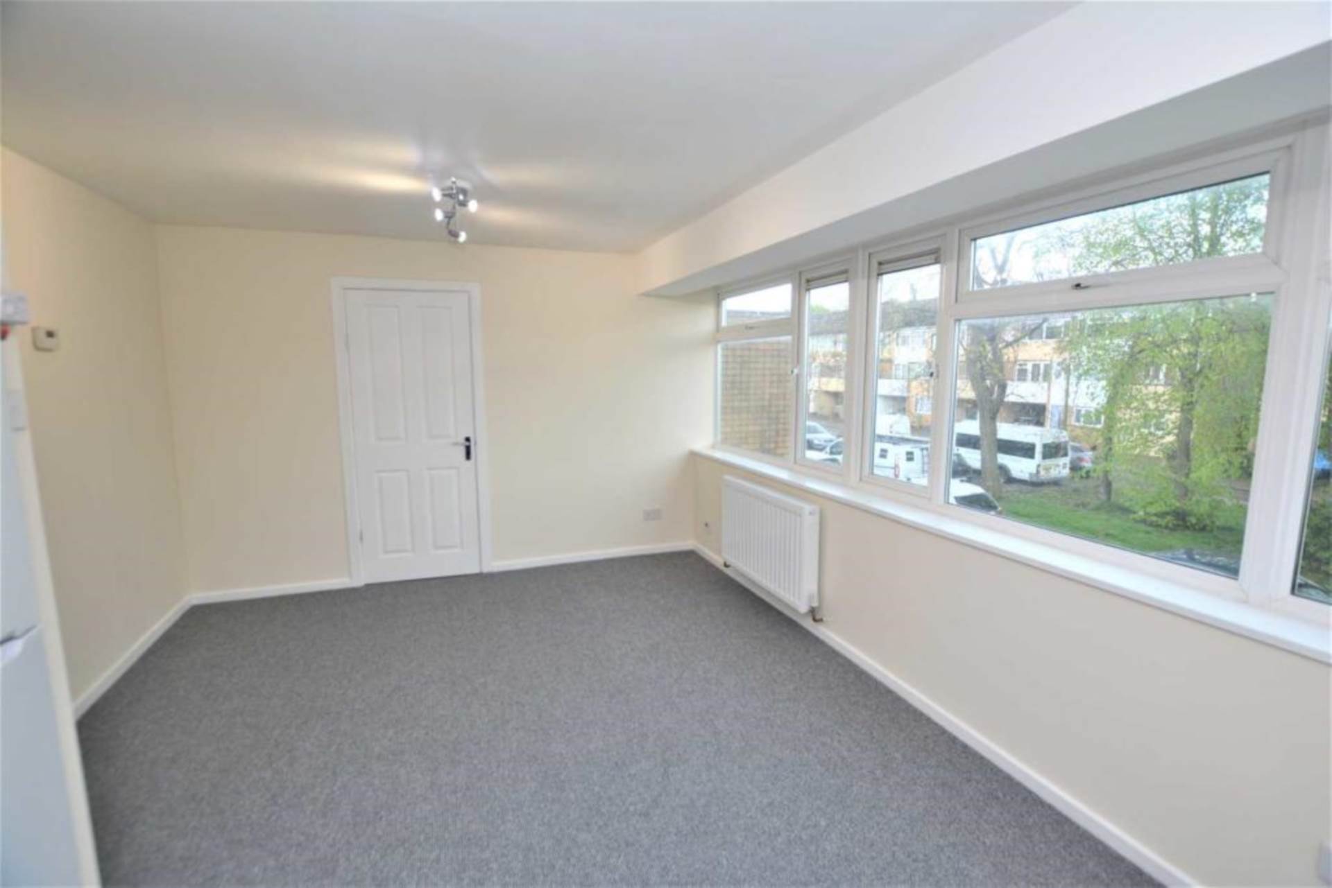 Gurnards Avenue, Fishermead, Image 5