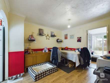 Sunningdale Way, Bletchley, Image 3