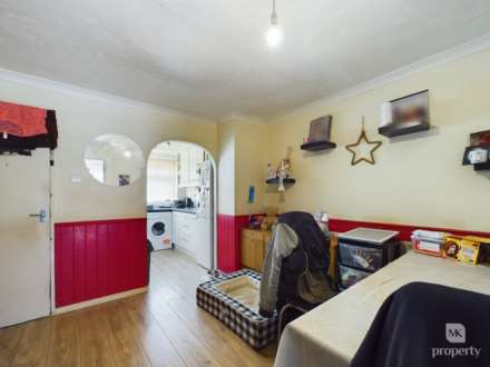 Sunningdale Way, Bletchley, Image 4